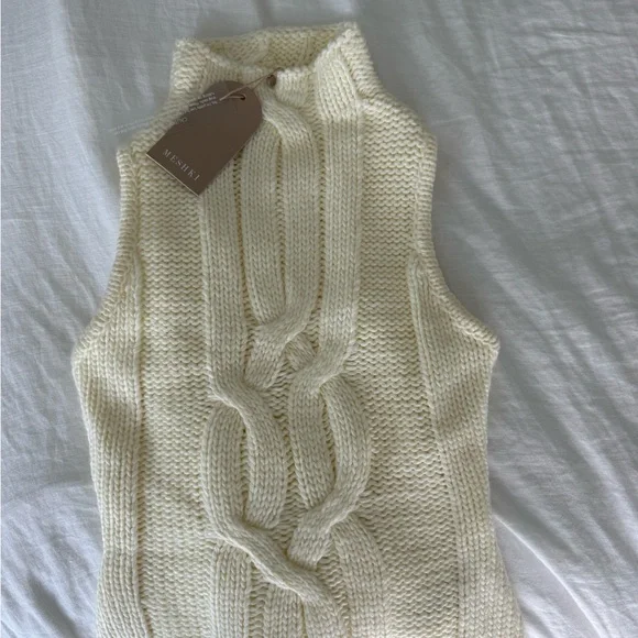 Elegant Cream Sleeveless Sweater - Picture 2 of 4